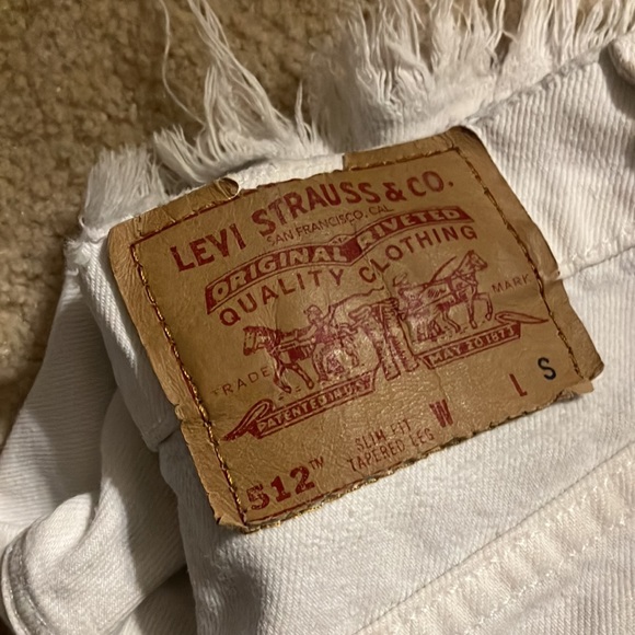 Levi’s White Shorts - Picture 3 of 3